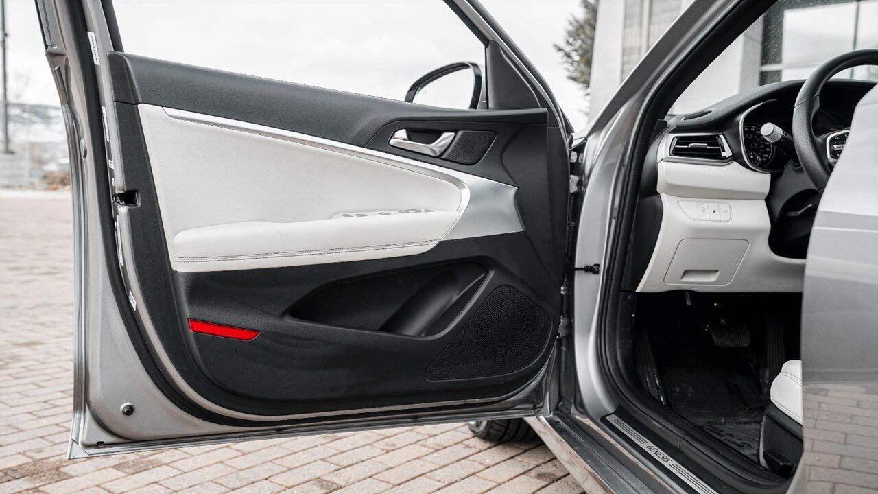 2025 Genesis G70 2.5T   - Photo 18 - Reno, NV 89511