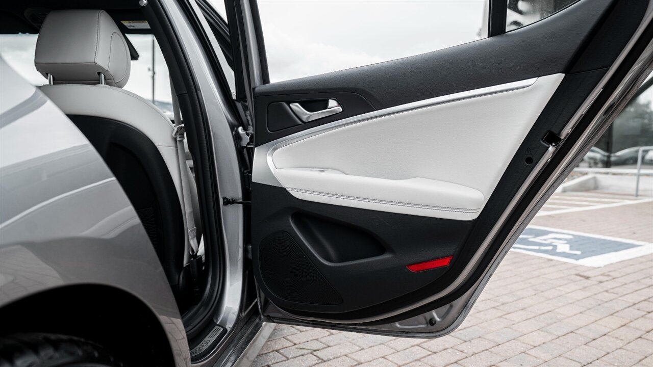 2025 Genesis G70 2.5T   - Photo 34 - Reno, NV 89511