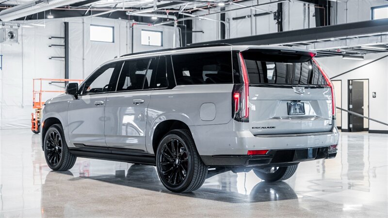 2023 Cadillac Escalade ESV Sport  