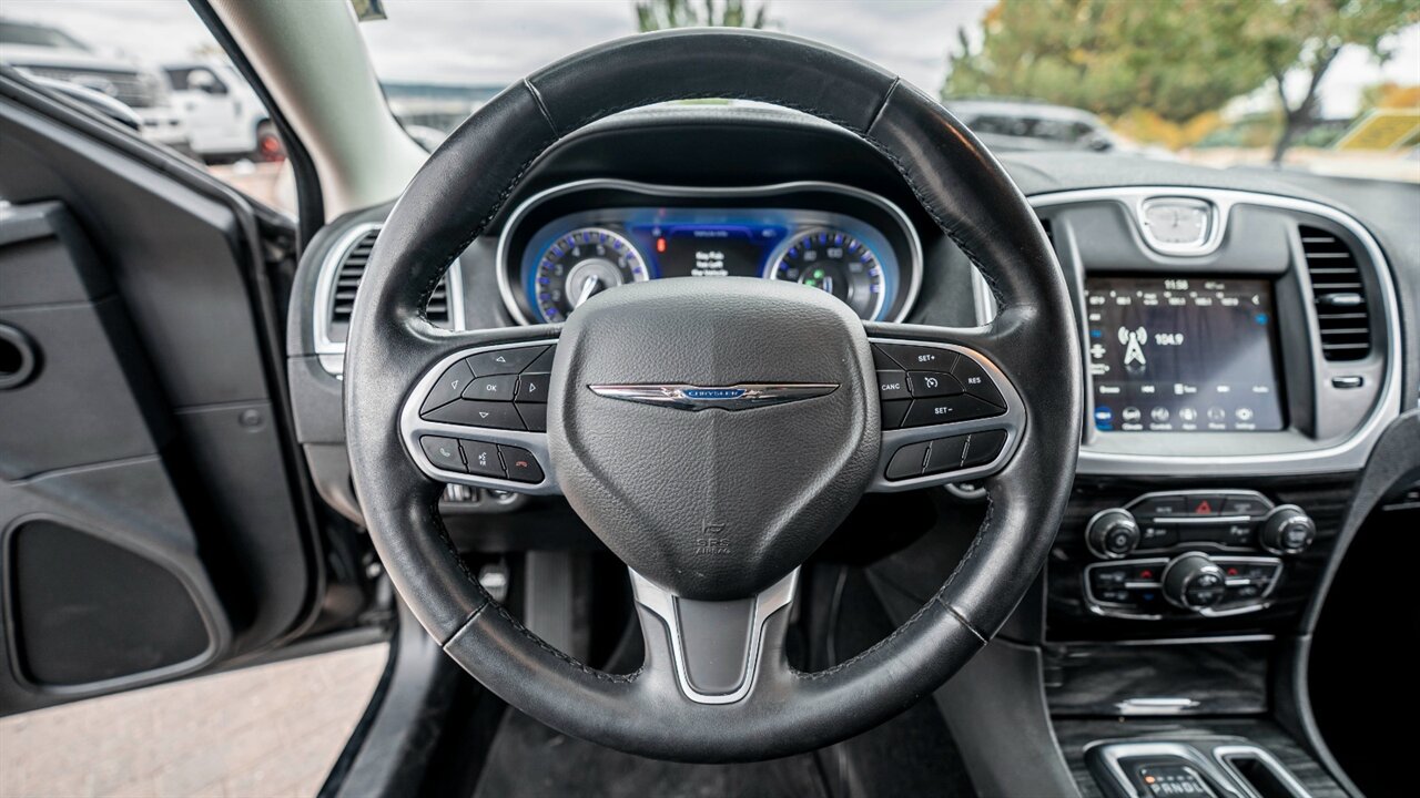 2022 Chrysler 300 Touring   - Photo 18 - Reno, NV 89511