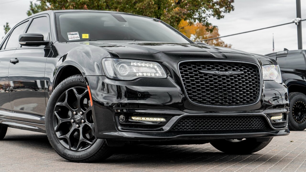 2022 Chrysler 300 Touring   - Photo 9 - Reno, NV 89511