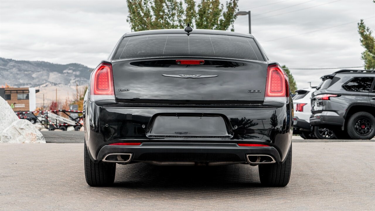 2022 Chrysler 300 Touring   - Photo 6 - Reno, NV 89511