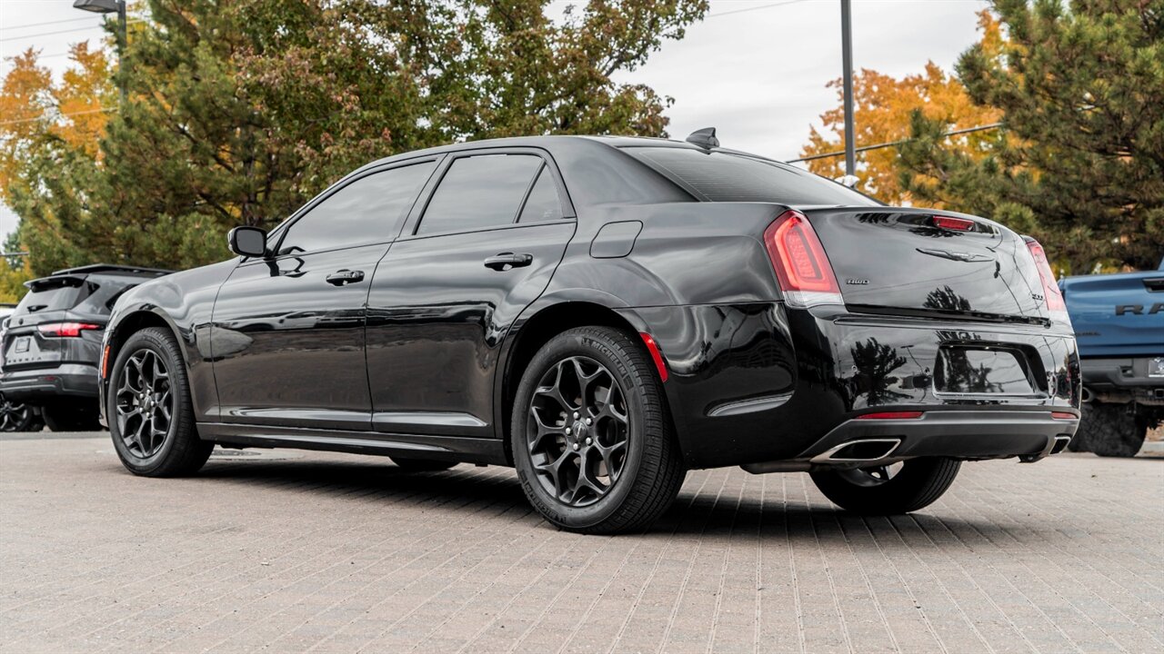 2022 Chrysler 300 Touring   - Photo 2 - Reno, NV 89511