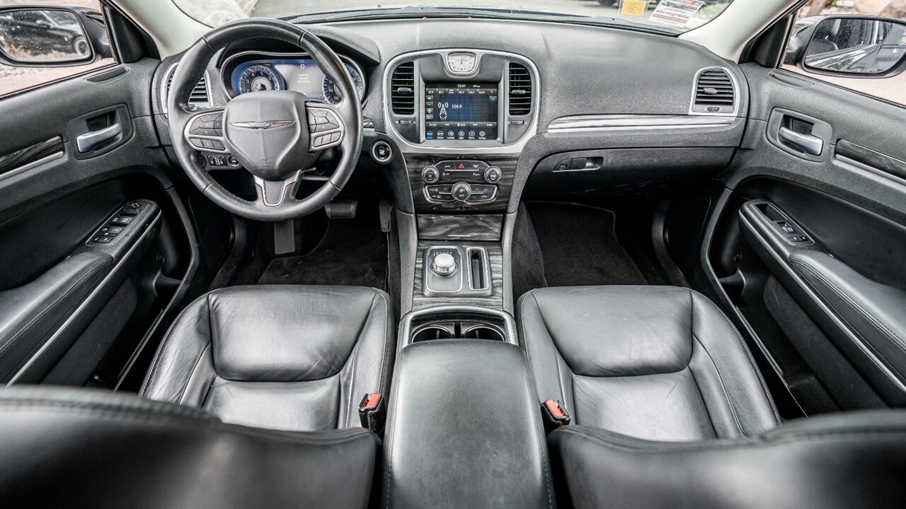 2022 Chrysler 300 Touring   - Photo 13 - Reno, NV 89511