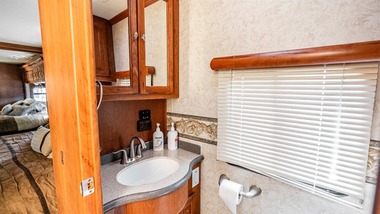 2006 Tiffin Motorhomes Allegro Bus   - Photo 55 - Reno, NV 89511