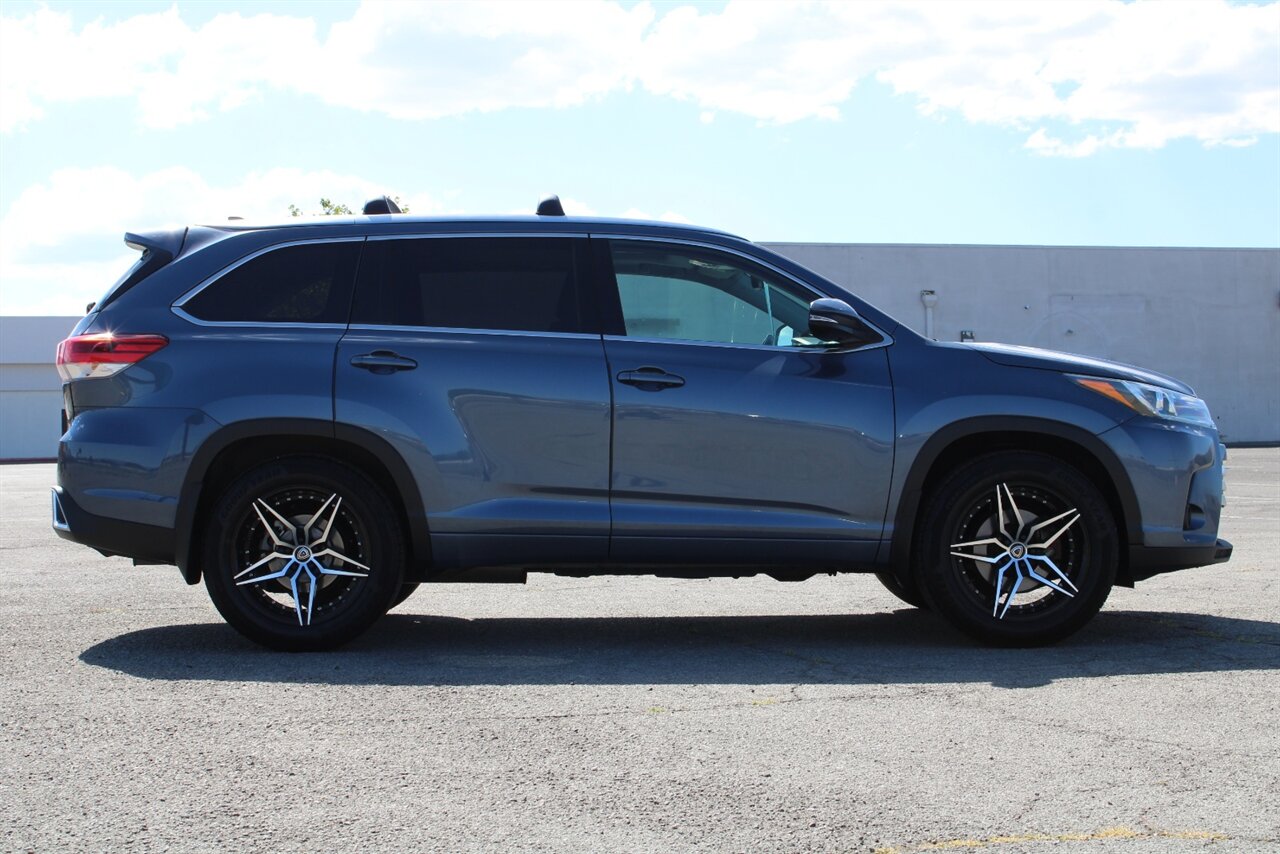 2017 Toyota Highlander Limited - Photo 7 - Reno, NV 89511
