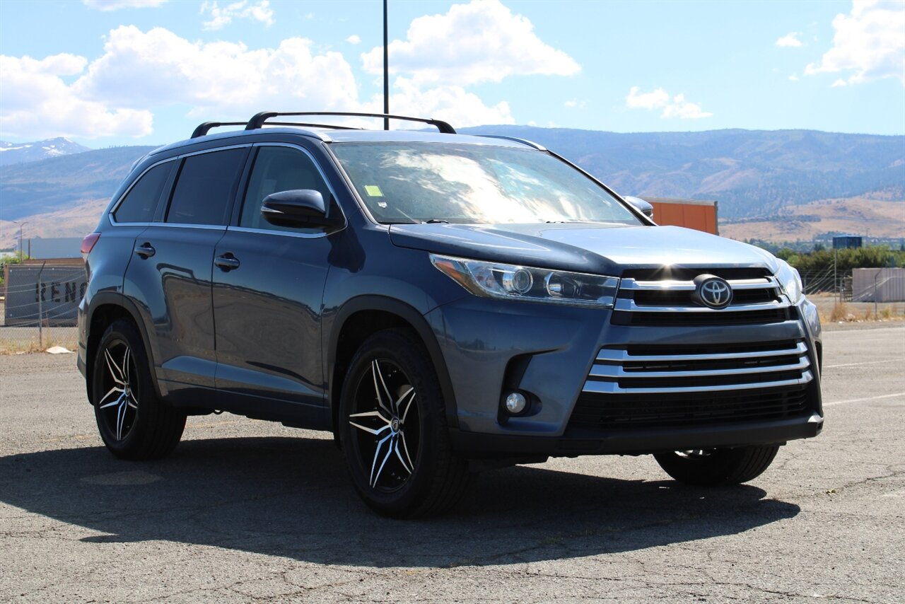 2017 Toyota Highlander Limited - Photo 1 - Reno, NV 89511