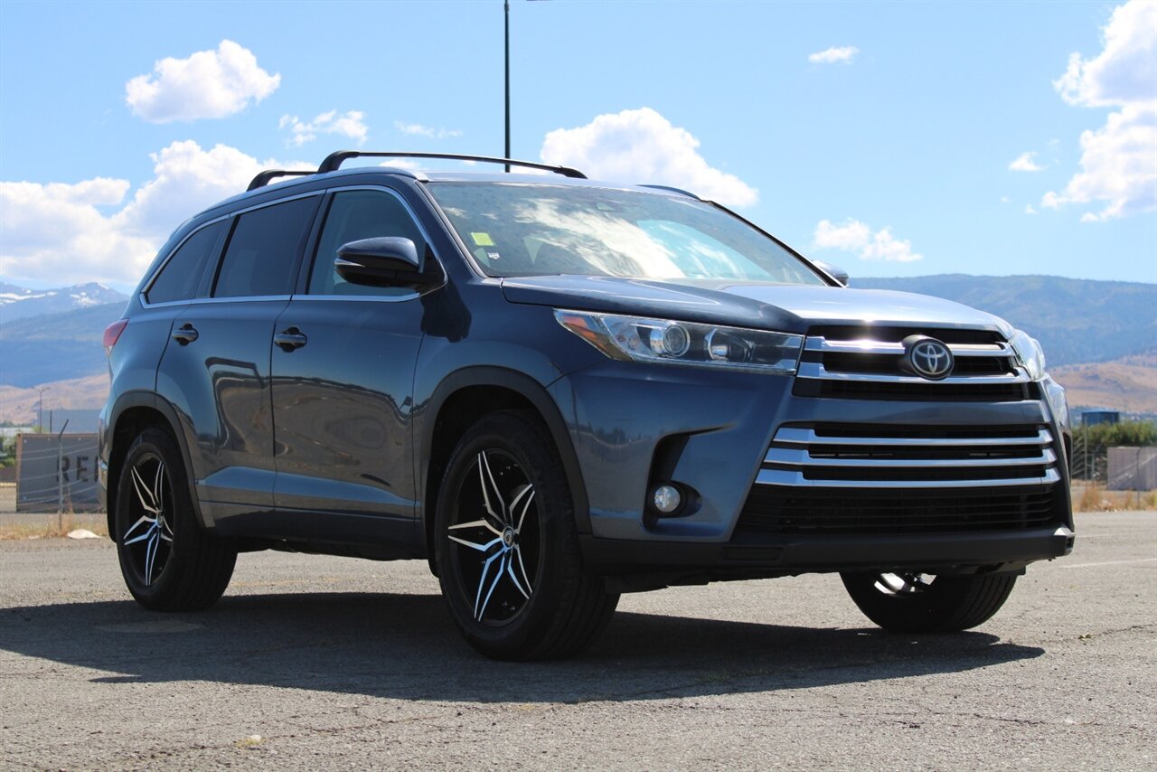 2017 Toyota Highlander Limited - Photo 6 - Reno, NV 89511
