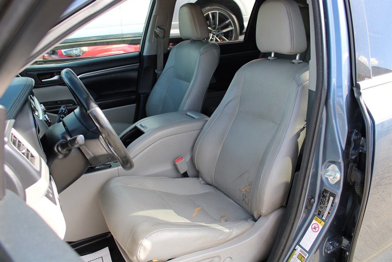 2017 Toyota Highlander Limited - Photo 18 - Reno, NV 89511