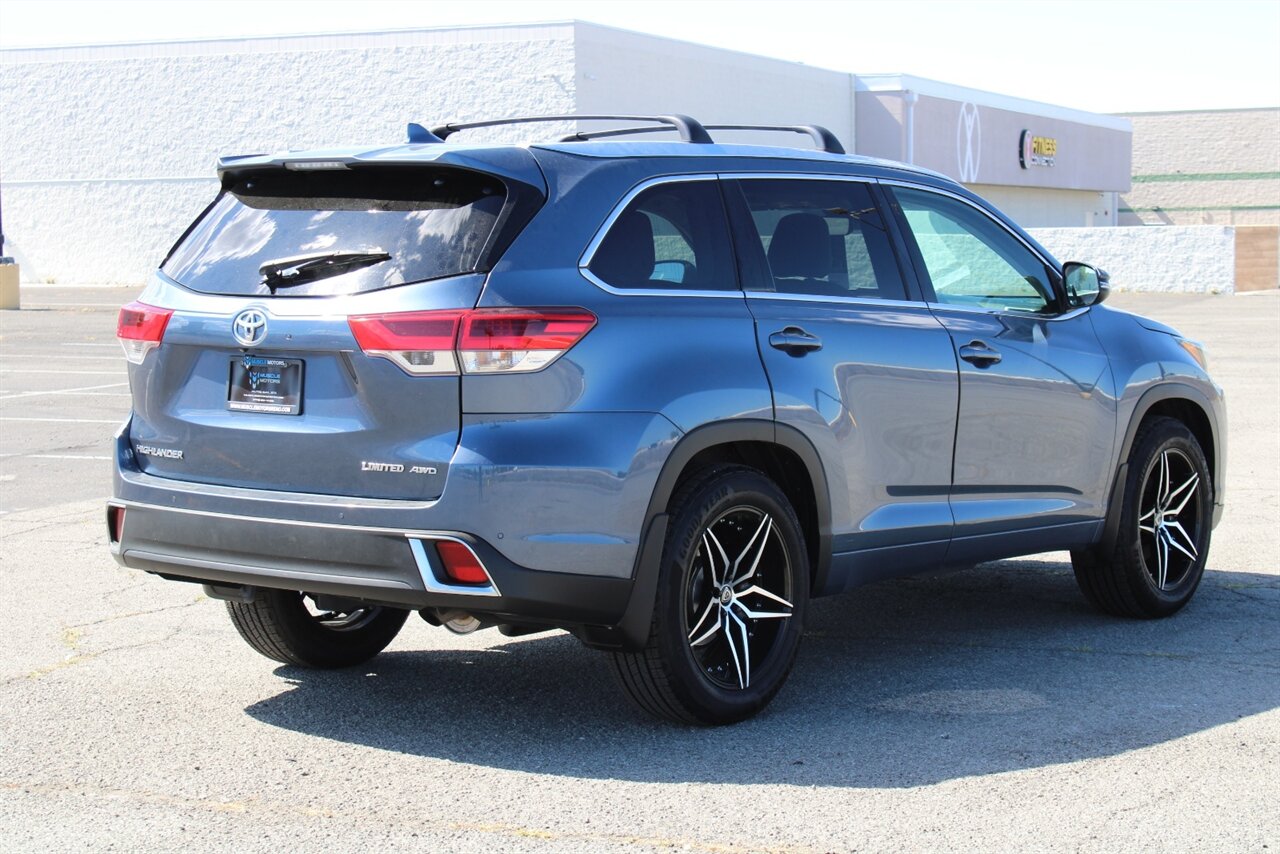 2017 Toyota Highlander Limited - Photo 8 - Reno, NV 89511