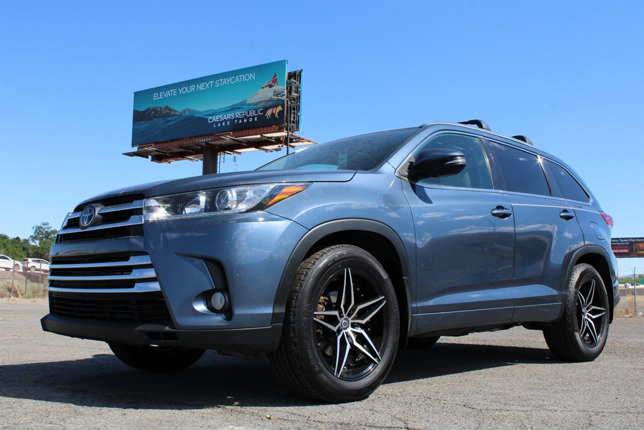 2017 Toyota Highlander Limited - Photo 4 - Reno, NV 89511