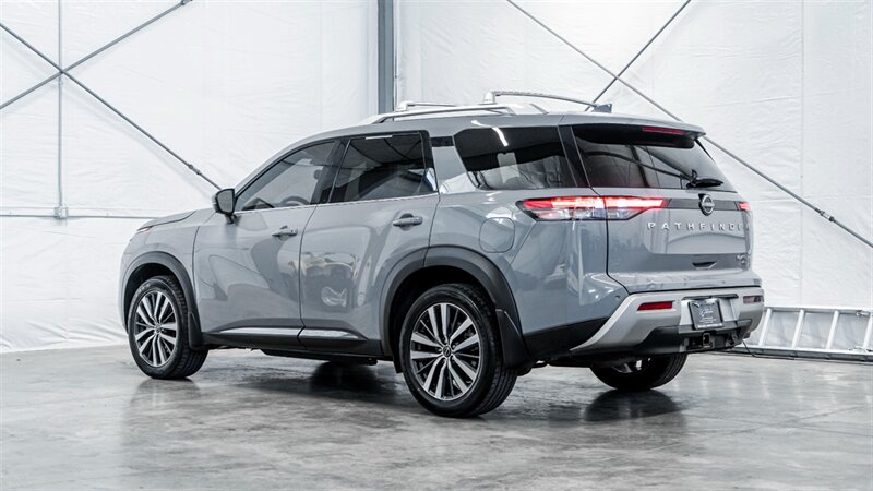 2022 Nissan Pathfinder Platinum  