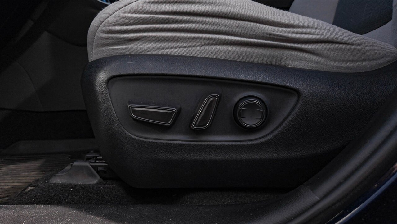 2019 Toyota RAV4 XLE   - Photo 11 - Reno, NV 89511