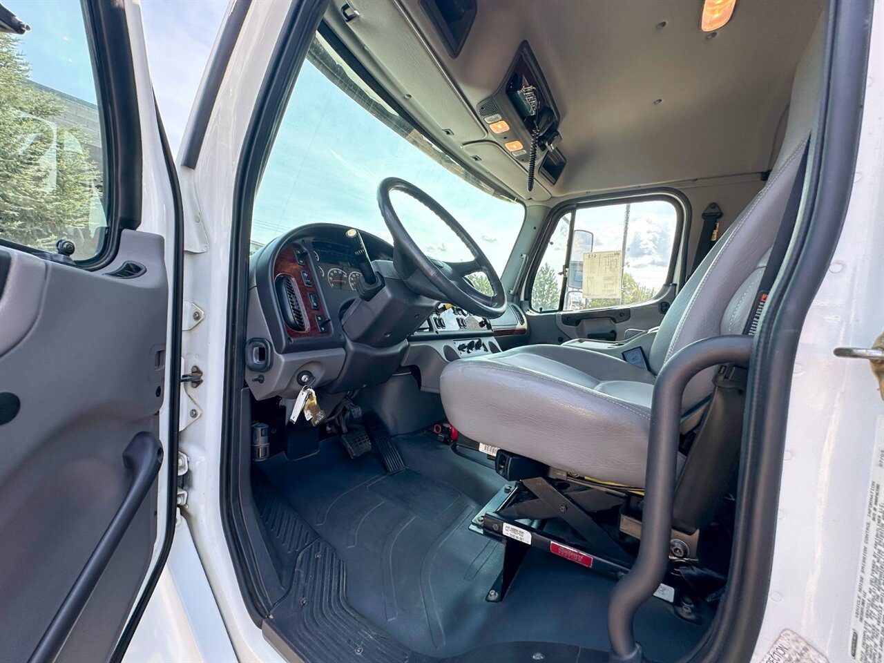 2006 Freightliner M2 106 Sport Chassis - Photo 11 - Reno, NV 89511