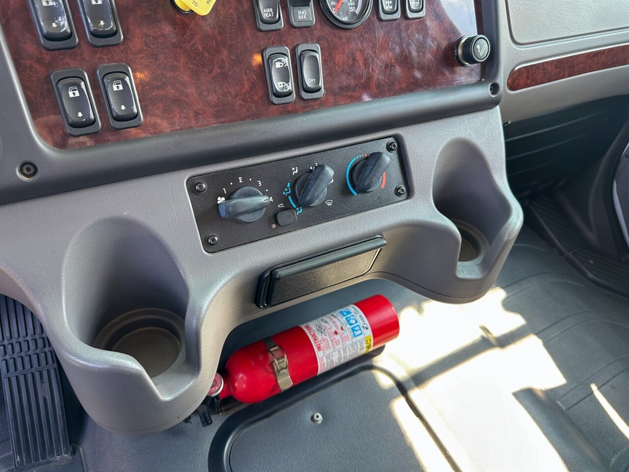 2006 Freightliner M2 106 Sport Chassis - Photo 19 - Reno, NV 89511