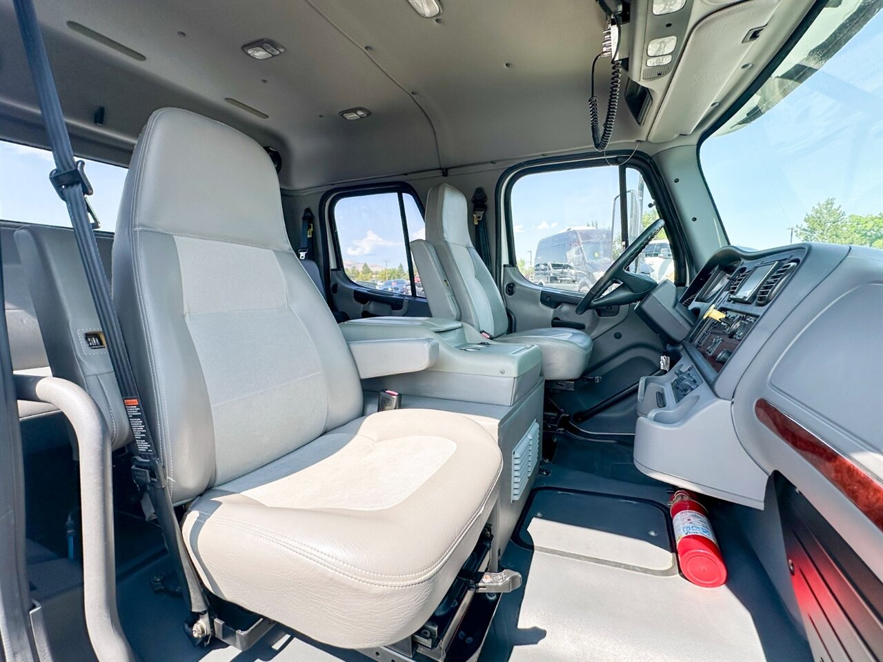 2006 Freightliner M2 106 Sport Chassis - Photo 12 - Reno, NV 89511