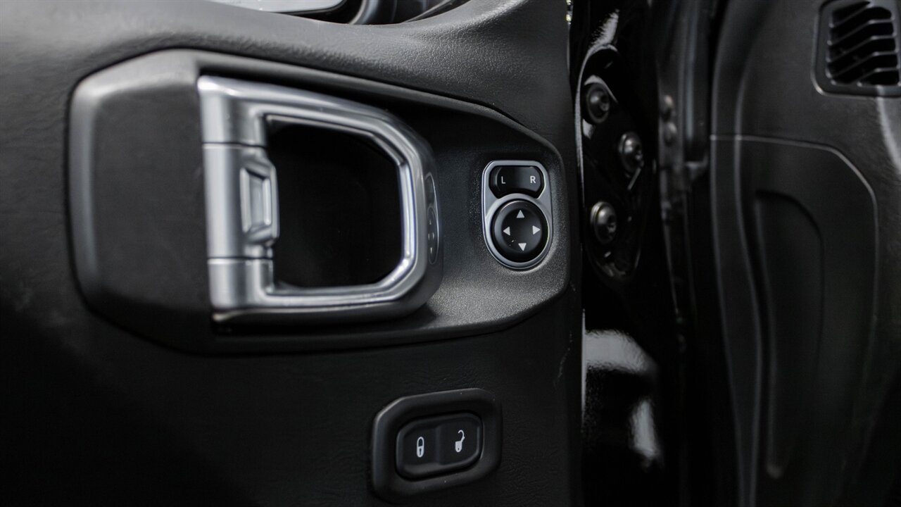 2018 Jeep Wrangler Unlimited Rubicon   - Photo 23 - Reno, NV 89511