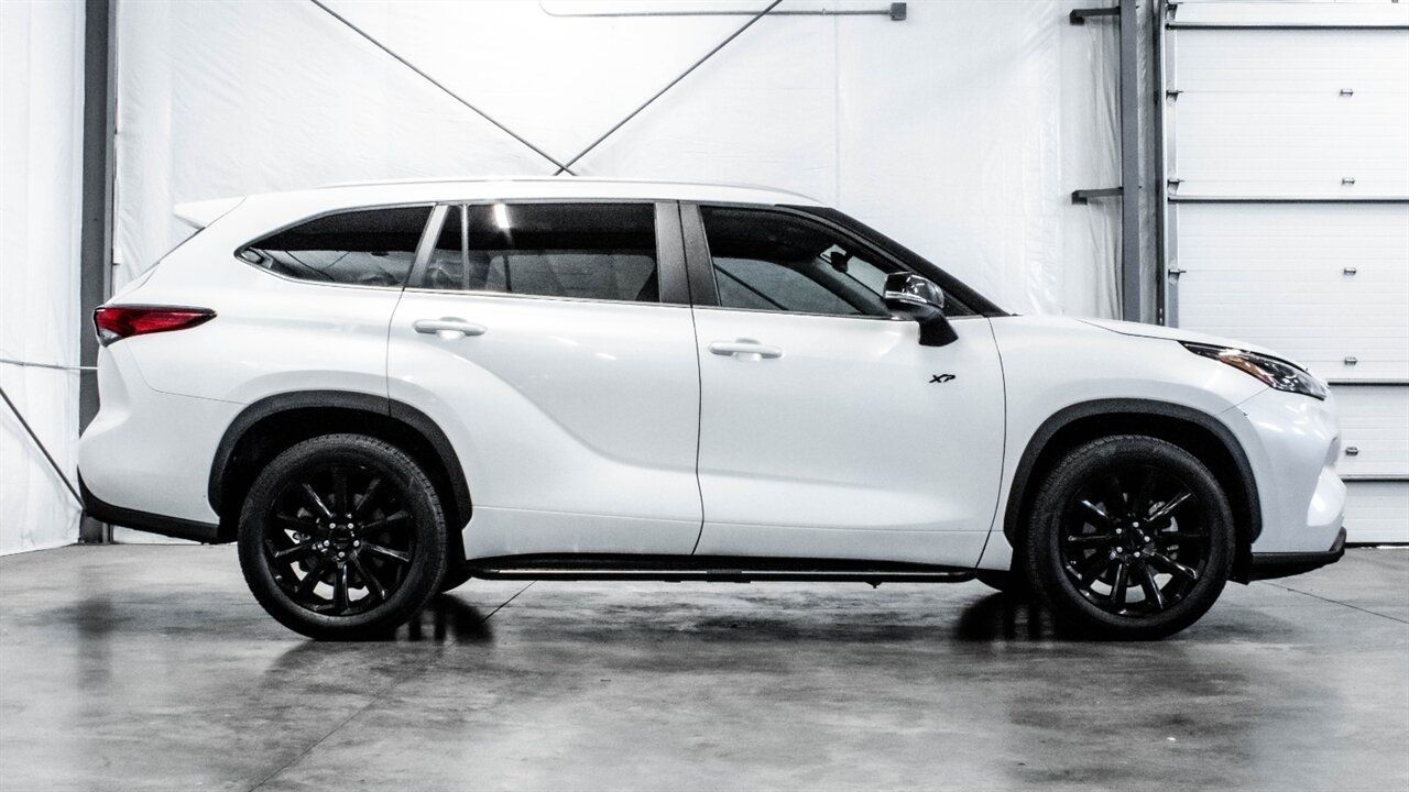 2023 Toyota Highlander XLE - Photo 5 - Reno, NV 89511
