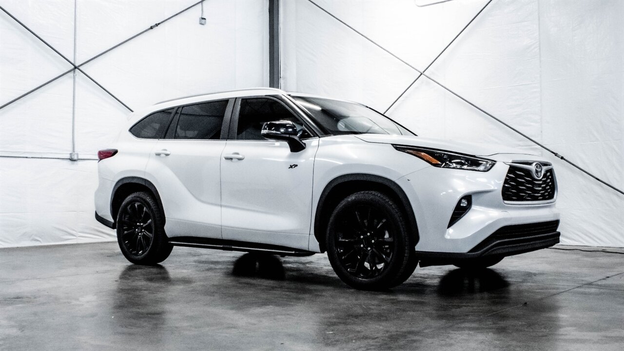 2023 Toyota Highlander XLE - Photo 1 - Reno, NV 89511