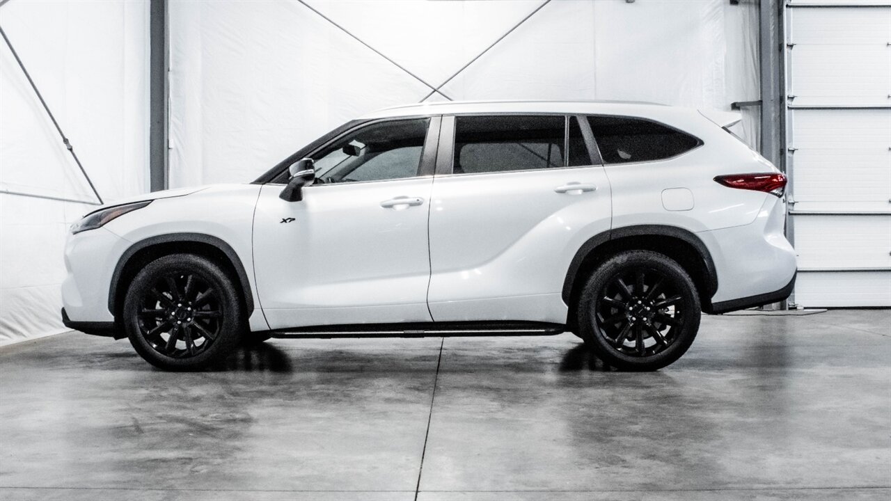 2023 Toyota Highlander XLE - Photo 3 - Reno, NV 89511