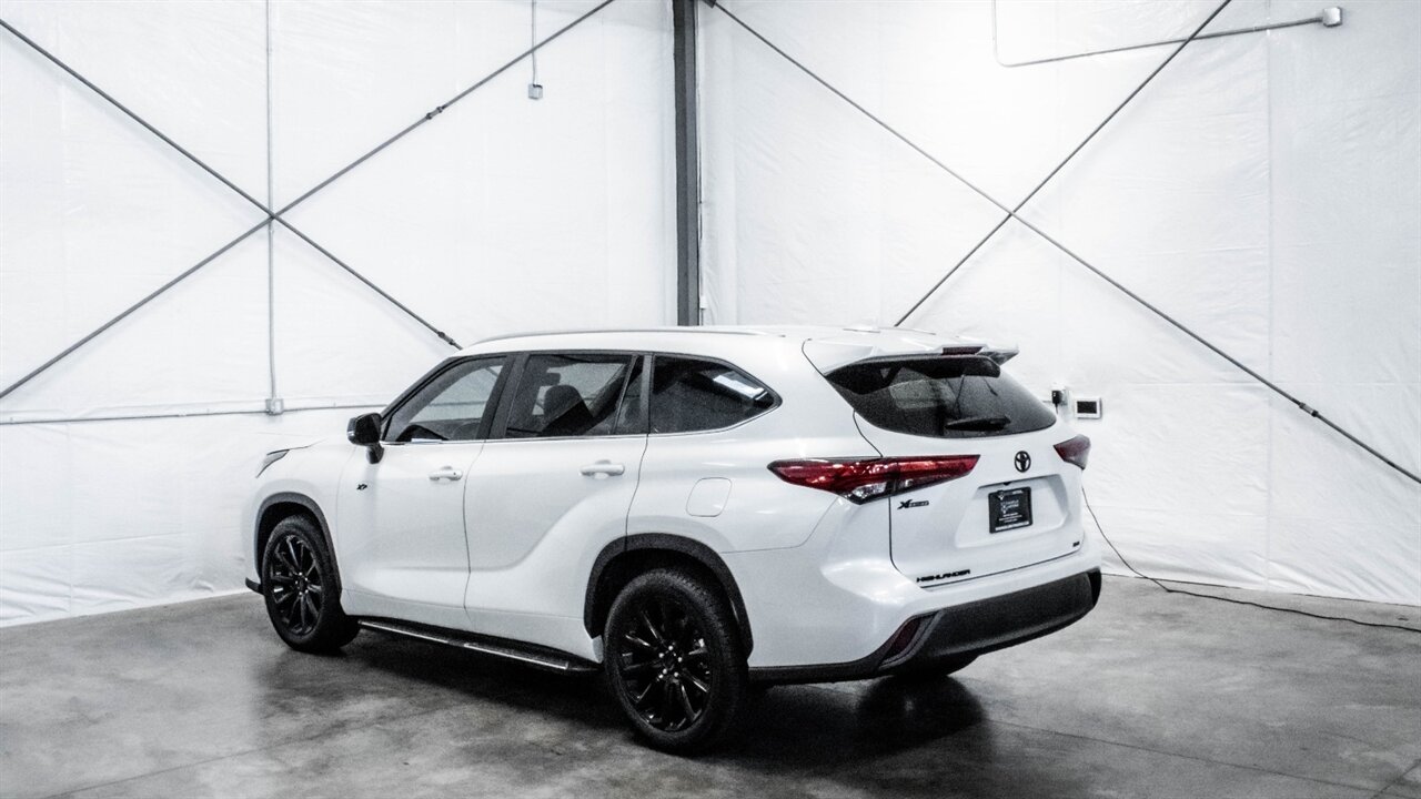 2023 Toyota Highlander XLE - Photo 8 - Reno, NV 89511