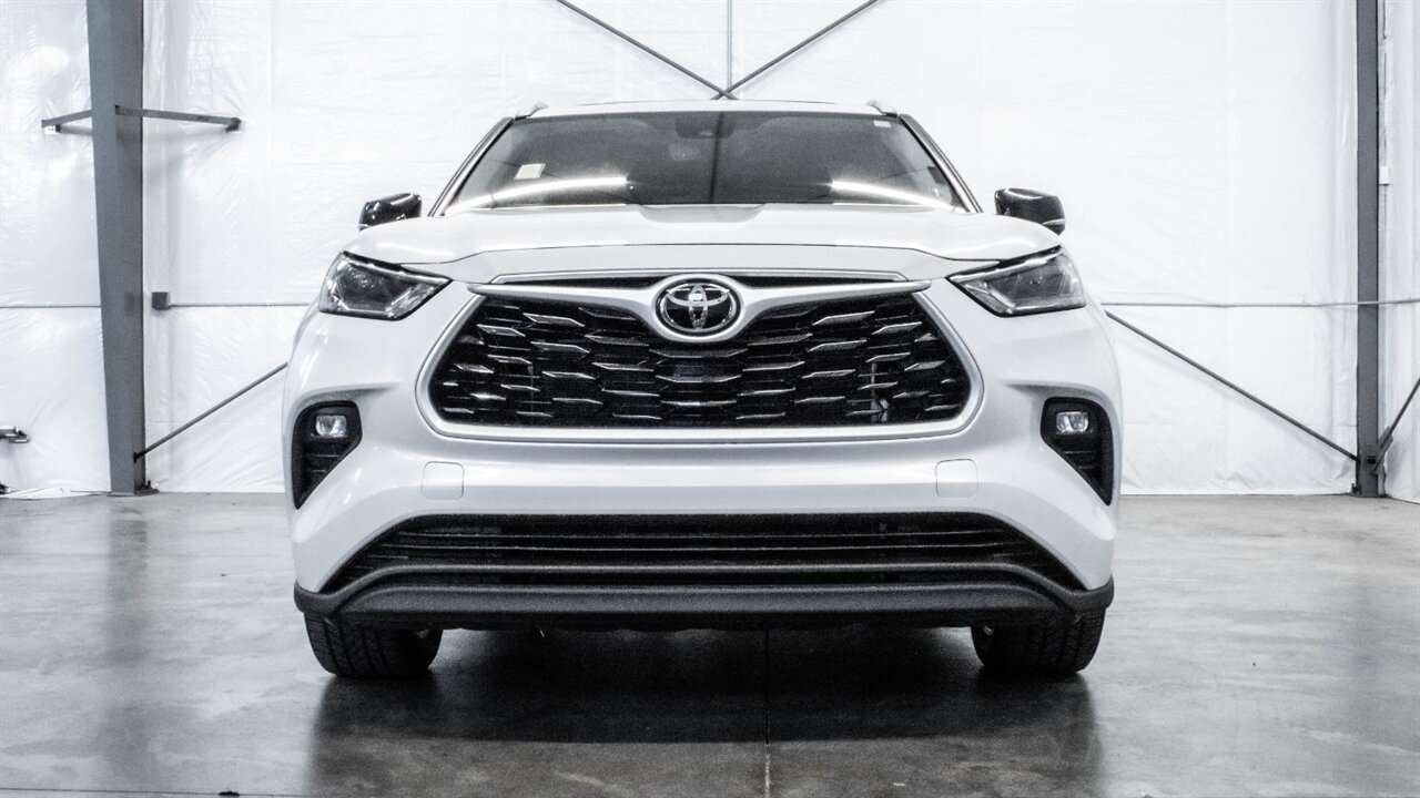 2023 Toyota Highlander XLE - Photo 4 - Reno, NV 89511