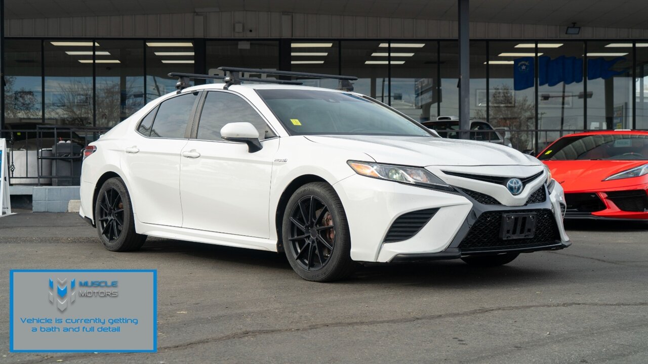 2018 Toyota Camry SE  Hybrid - Photo 1 - Reno, NV 89511