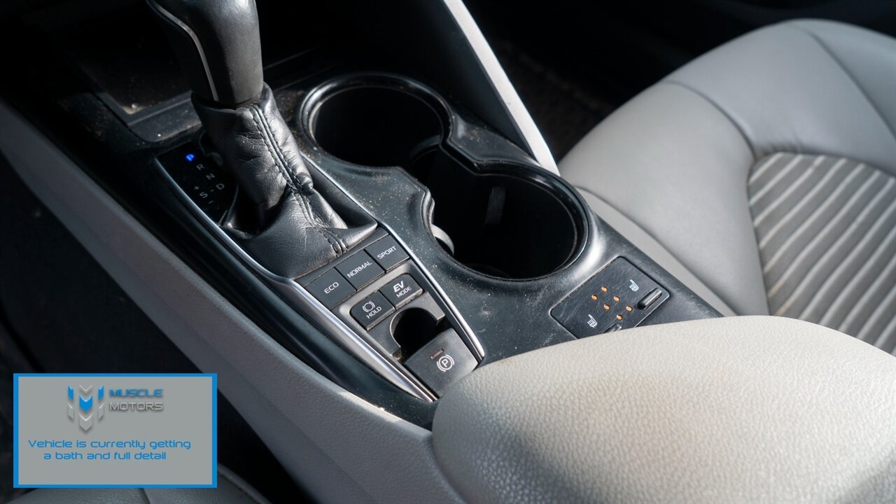 2018 Toyota Camry SE  Hybrid - Photo 10 - Reno, NV 89511