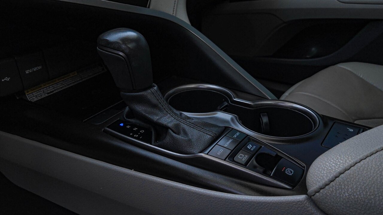 2021 Toyota Camry Hybrid XSE - Photo 13 - Reno, NV 89511