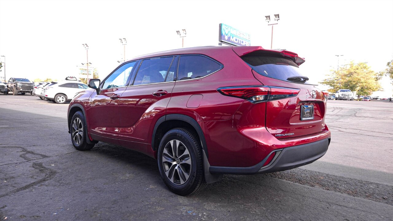 2021 Toyota Highlander XLE - Photo 2 - Reno, NV 89511