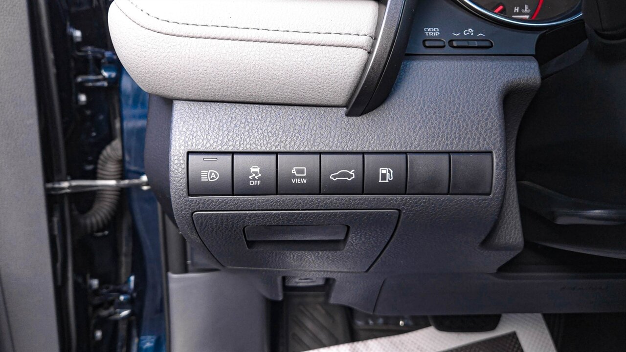 2018 Toyota Camry XLE - Photo 10 - Reno, NV 89511