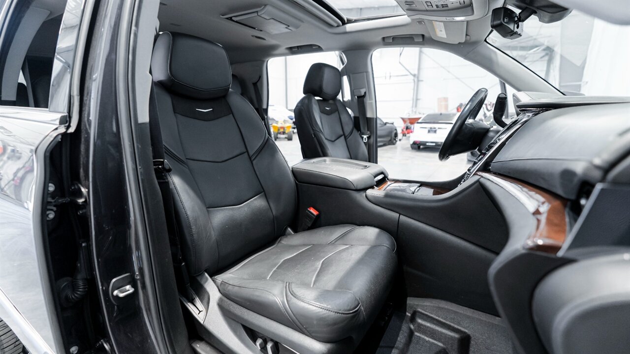 2018 Cadillac Escalade Luxury - Photo 17 - Reno, NV 89511