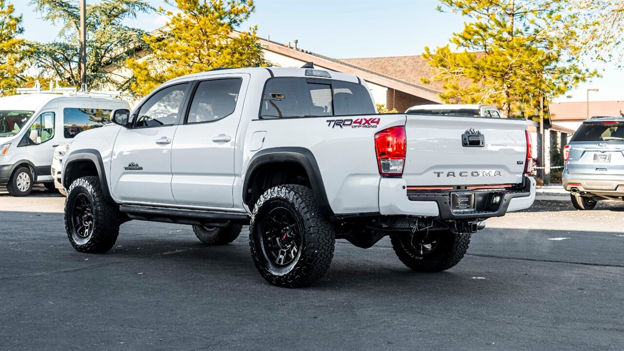 2018 Toyota Tacoma TRD Off-Road V6   - Photo 2 - Reno, NV 89511