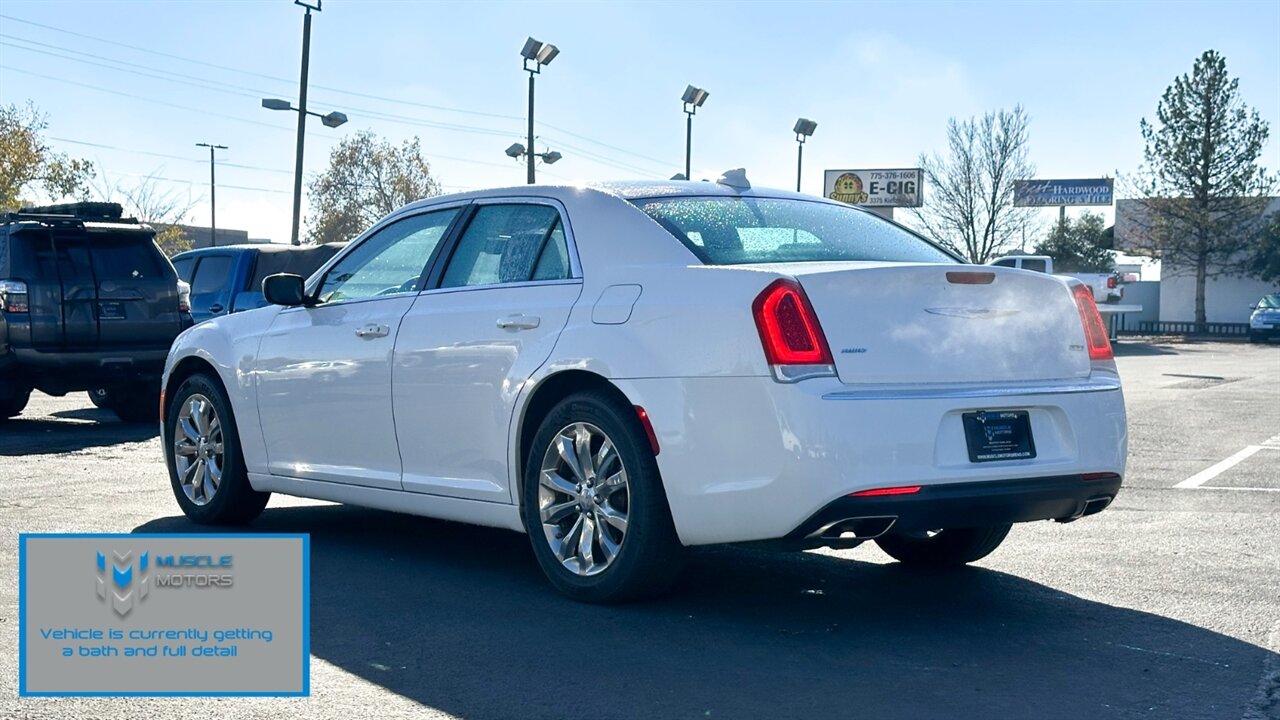 2022 Chrysler 300 Series Touring   - Photo 2 - Reno, NV 89511