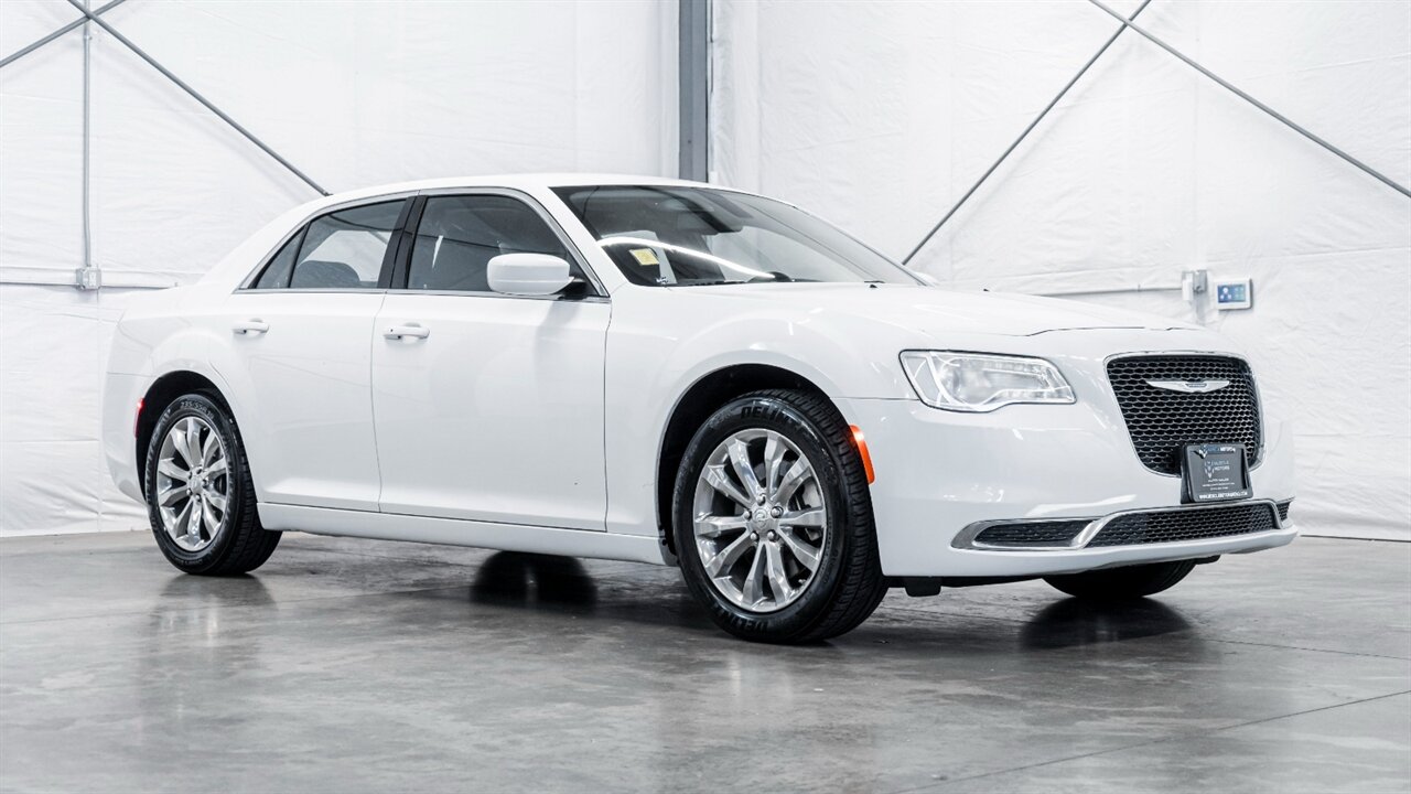 2022 Chrysler 300 Series Touring   - Photo 1 - Reno, NV 89511