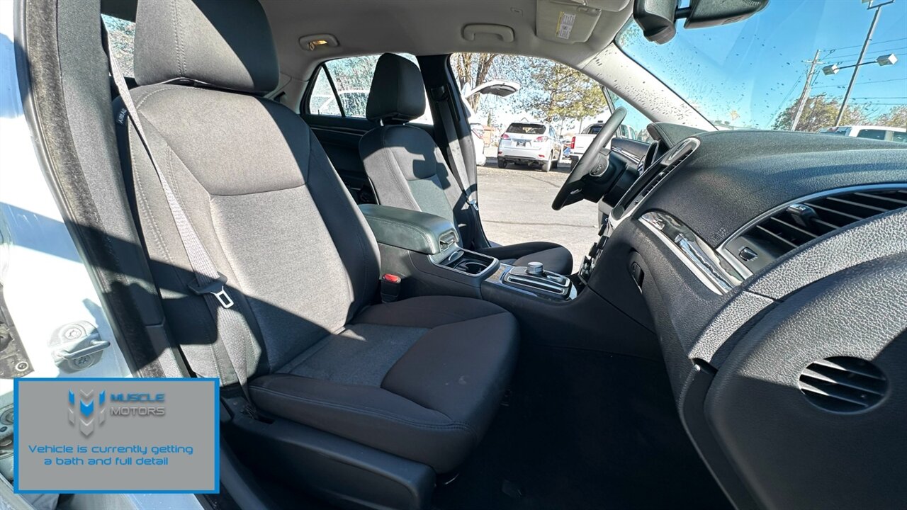 2022 Chrysler 300 Series Touring   - Photo 11 - Reno, NV 89511