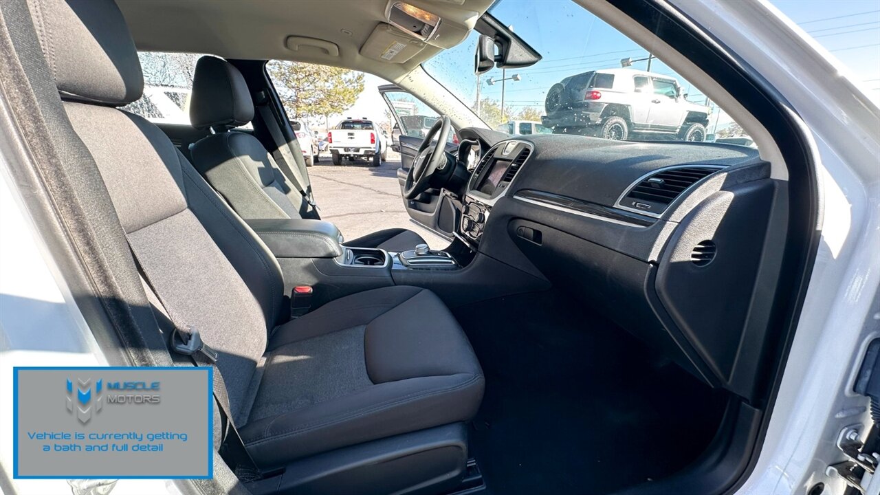 2022 Chrysler 300 Series Touring   - Photo 12 - Reno, NV 89511