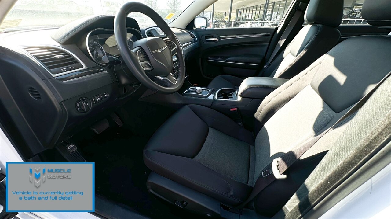 2022 Chrysler 300 Series Touring   - Photo 10 - Reno, NV 89511