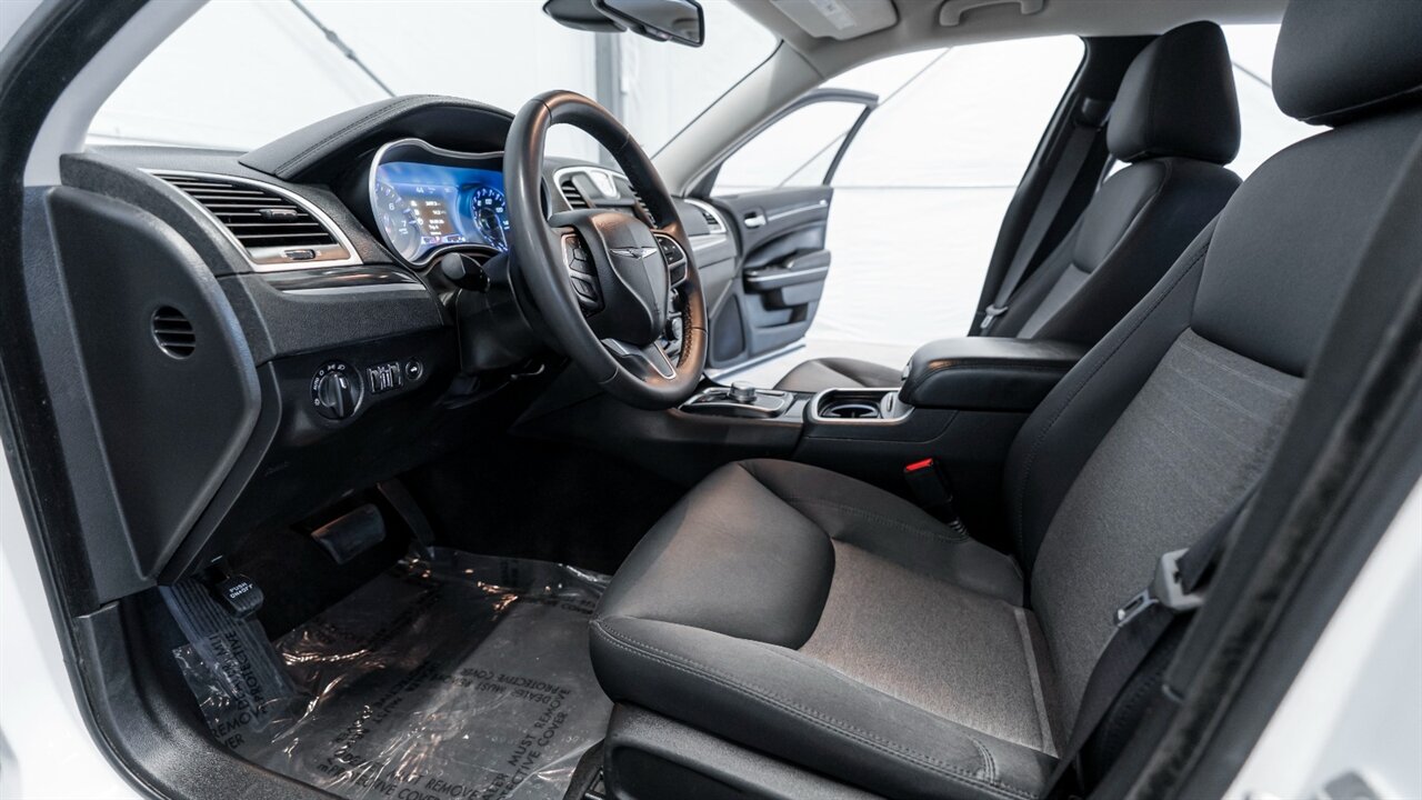 2022 Chrysler 300 Series Touring   - Photo 16 - Reno, NV 89511