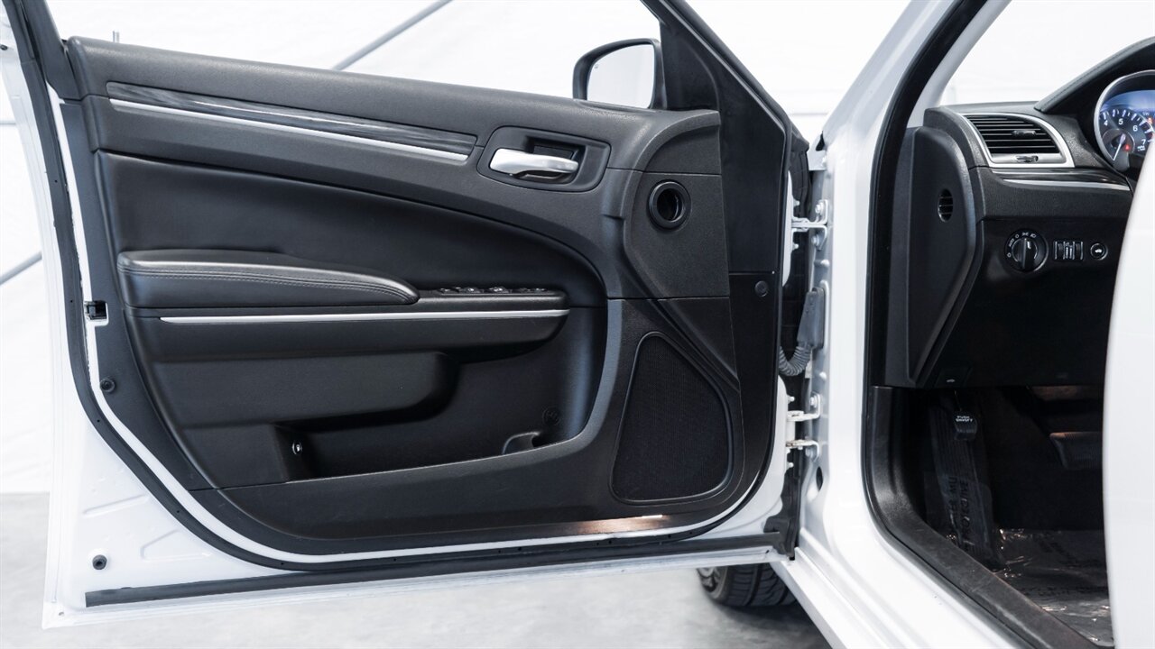 2022 Chrysler 300 Series Touring   - Photo 21 - Reno, NV 89511