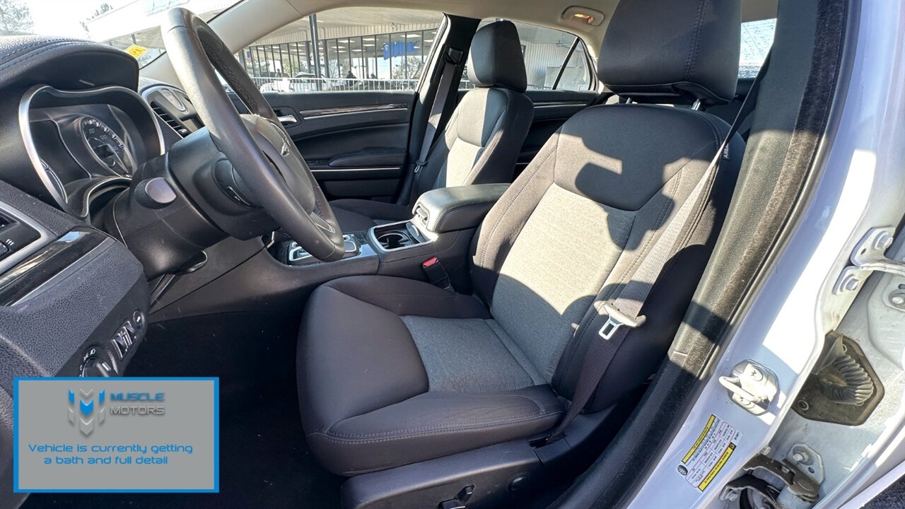 2022 Chrysler 300 Series Touring   - Photo 9 - Reno, NV 89511