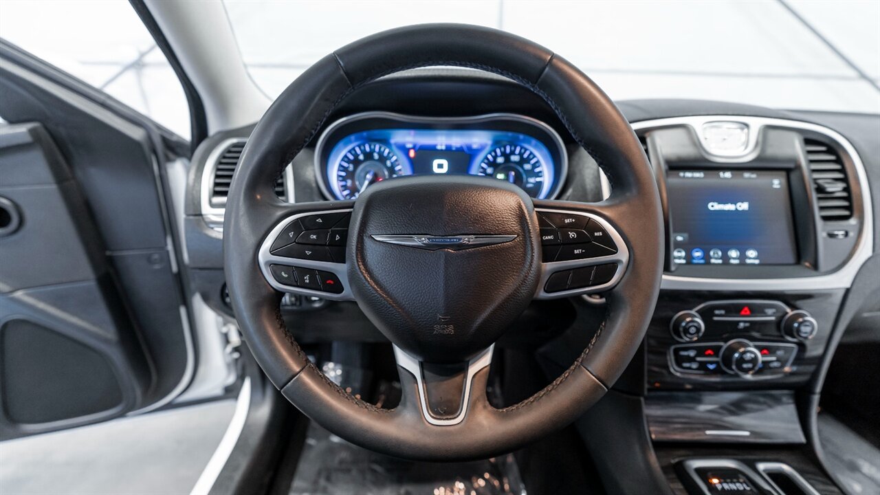 2022 Chrysler 300 Series Touring   - Photo 25 - Reno, NV 89511