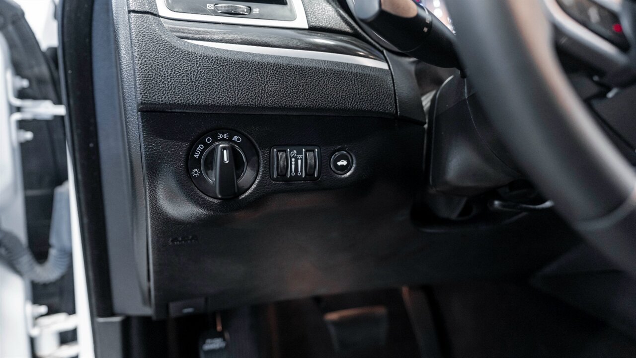 2022 Chrysler 300 Series Touring   - Photo 24 - Reno, NV 89511