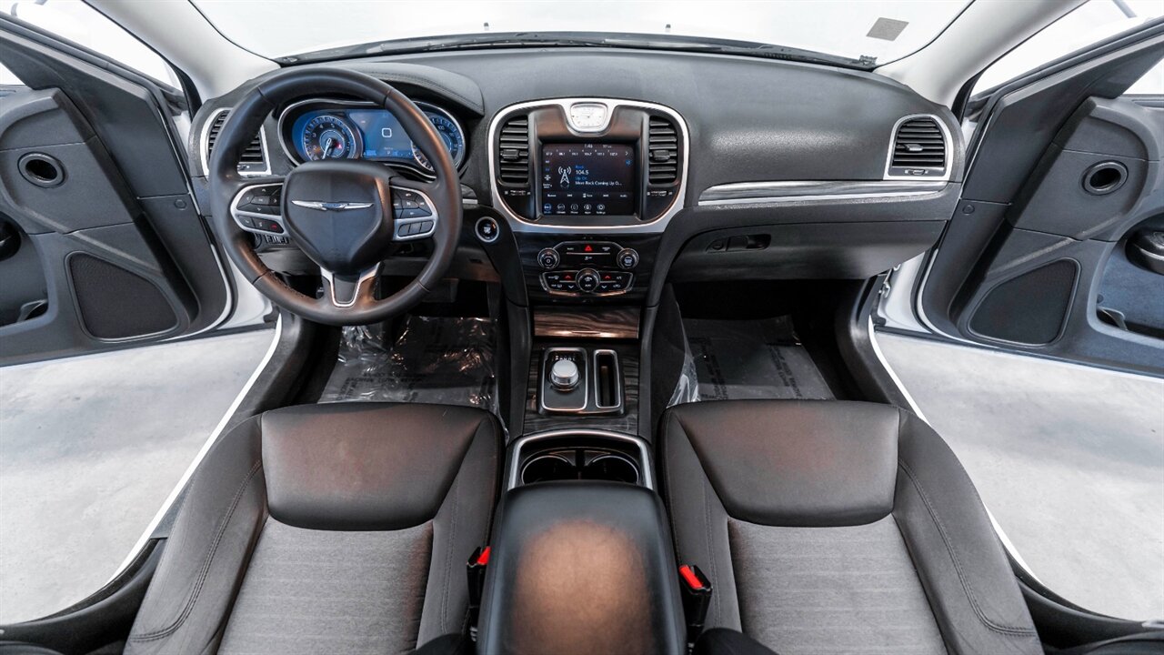 2022 Chrysler 300 Series Touring   - Photo 17 - Reno, NV 89511