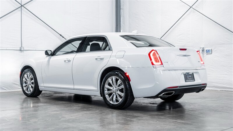 2022 Chrysler 300 Series Touring  