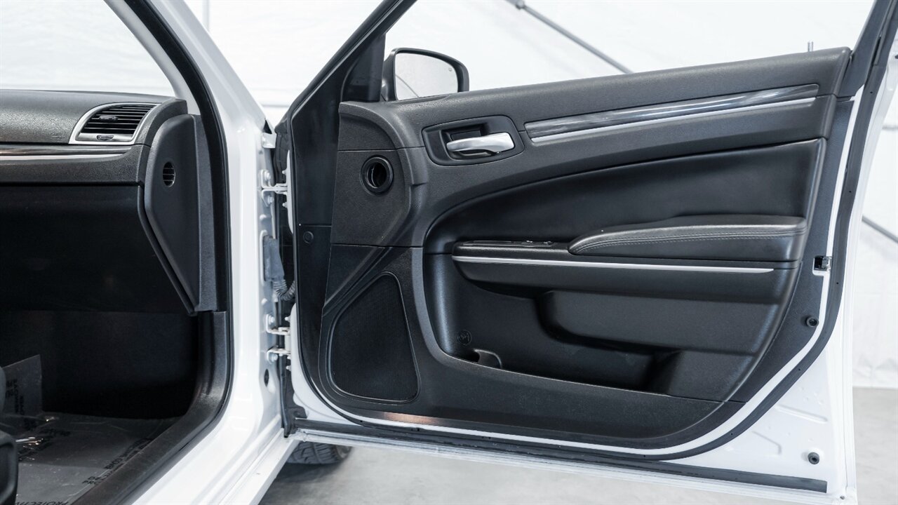 2022 Chrysler 300 Series Touring   - Photo 33 - Reno, NV 89511