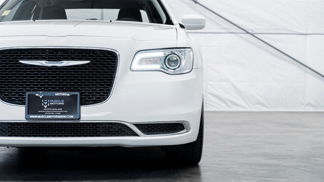 2022 Chrysler 300 Series Touring   - Photo 10 - Reno, NV 89511