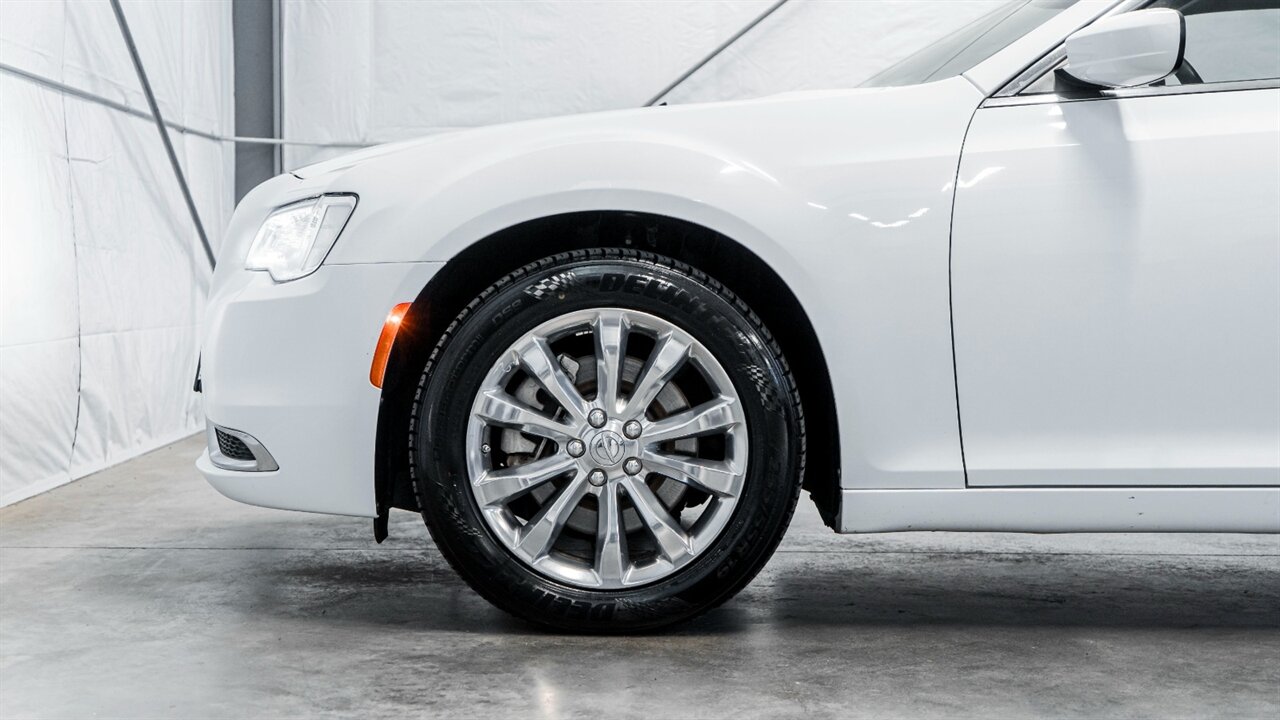 2022 Chrysler 300 Series Touring   - Photo 11 - Reno, NV 89511