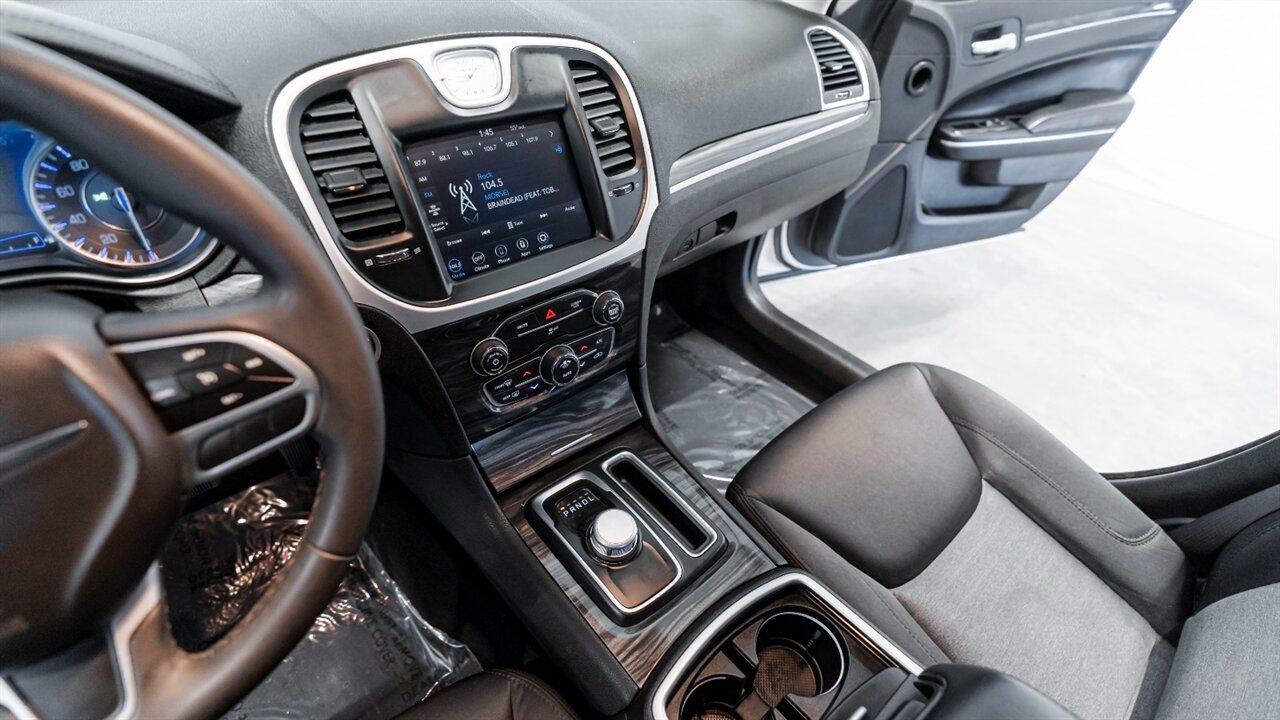 2022 Chrysler 300 Series Touring   - Photo 32 - Reno, NV 89511