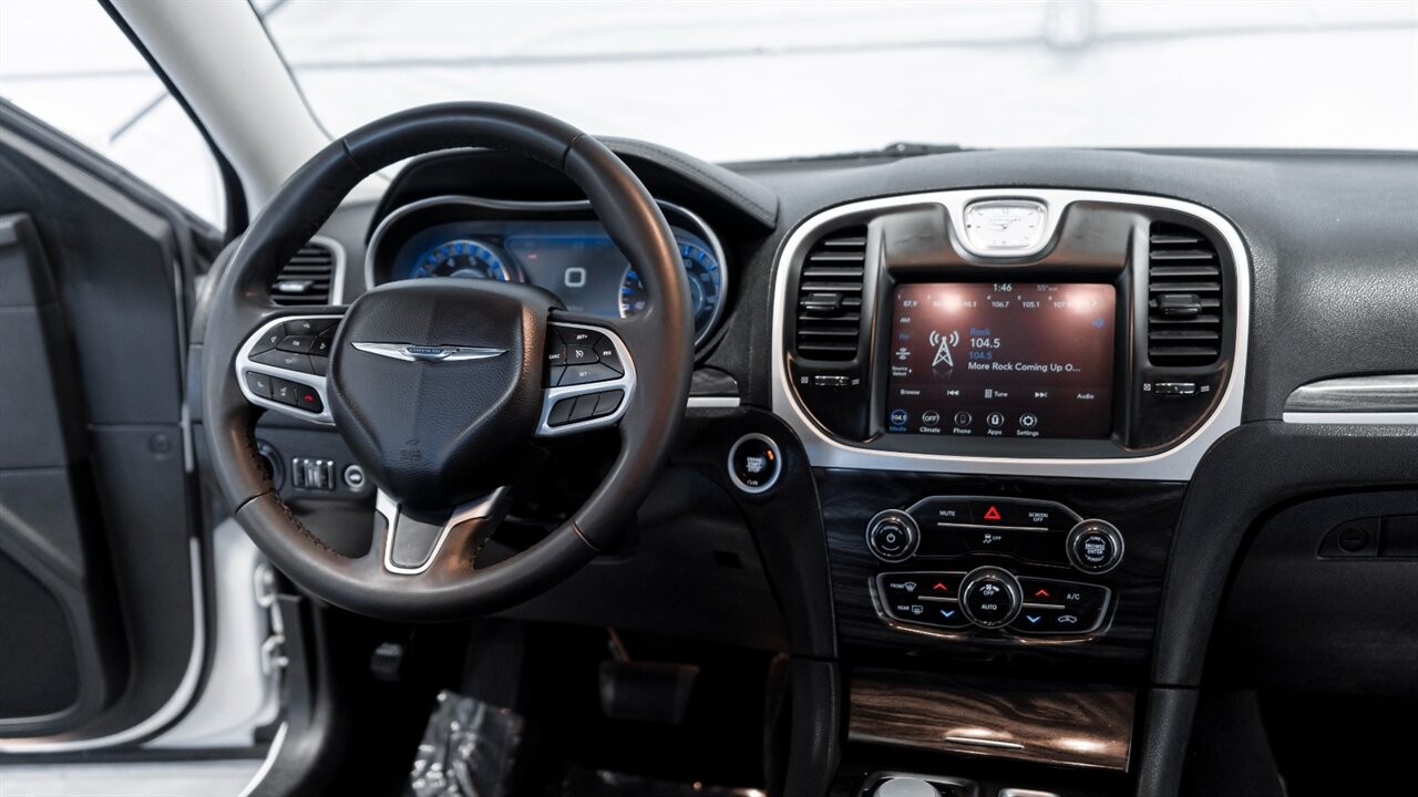 2022 Chrysler 300 Series Touring   - Photo 18 - Reno, NV 89511